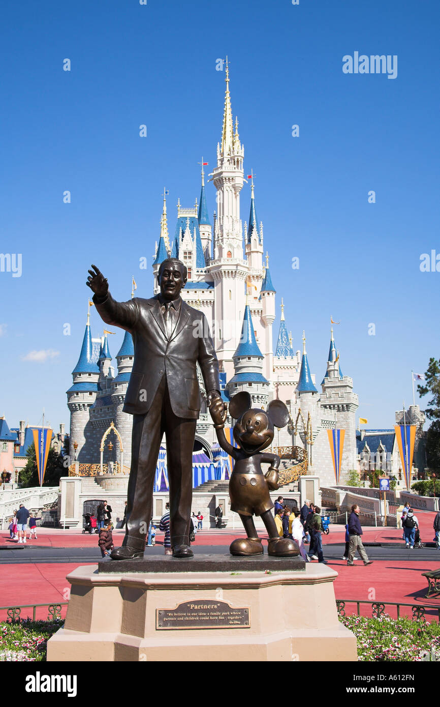 Walt Disney and Mickey Mouse Partners statue and Cinderella Castle, Magic Kingdom, Disney World, Orlando, Florida, USA Stock Photo