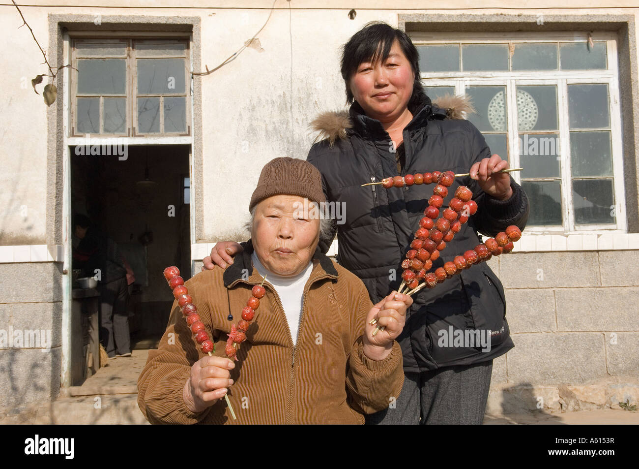 Chinese toffee apple hires stock photography and images Alamy