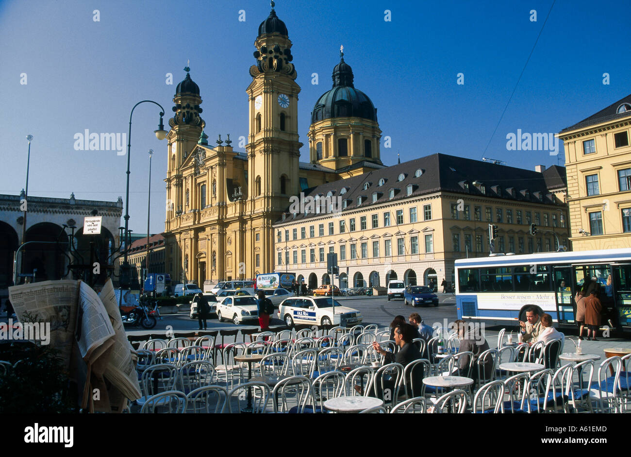 Das Straßenschild Odeonsplatz, Ecke Hofgarten in München, Bayern, Deutschland Stock Photo