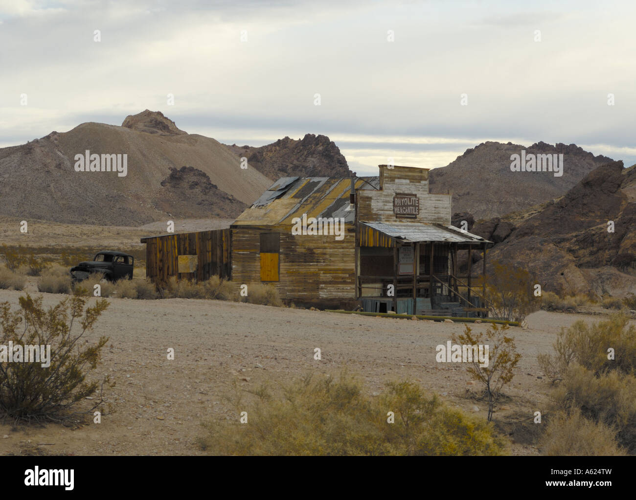 Abandoned deserted desert store hi-res stock photography and images - Alamy