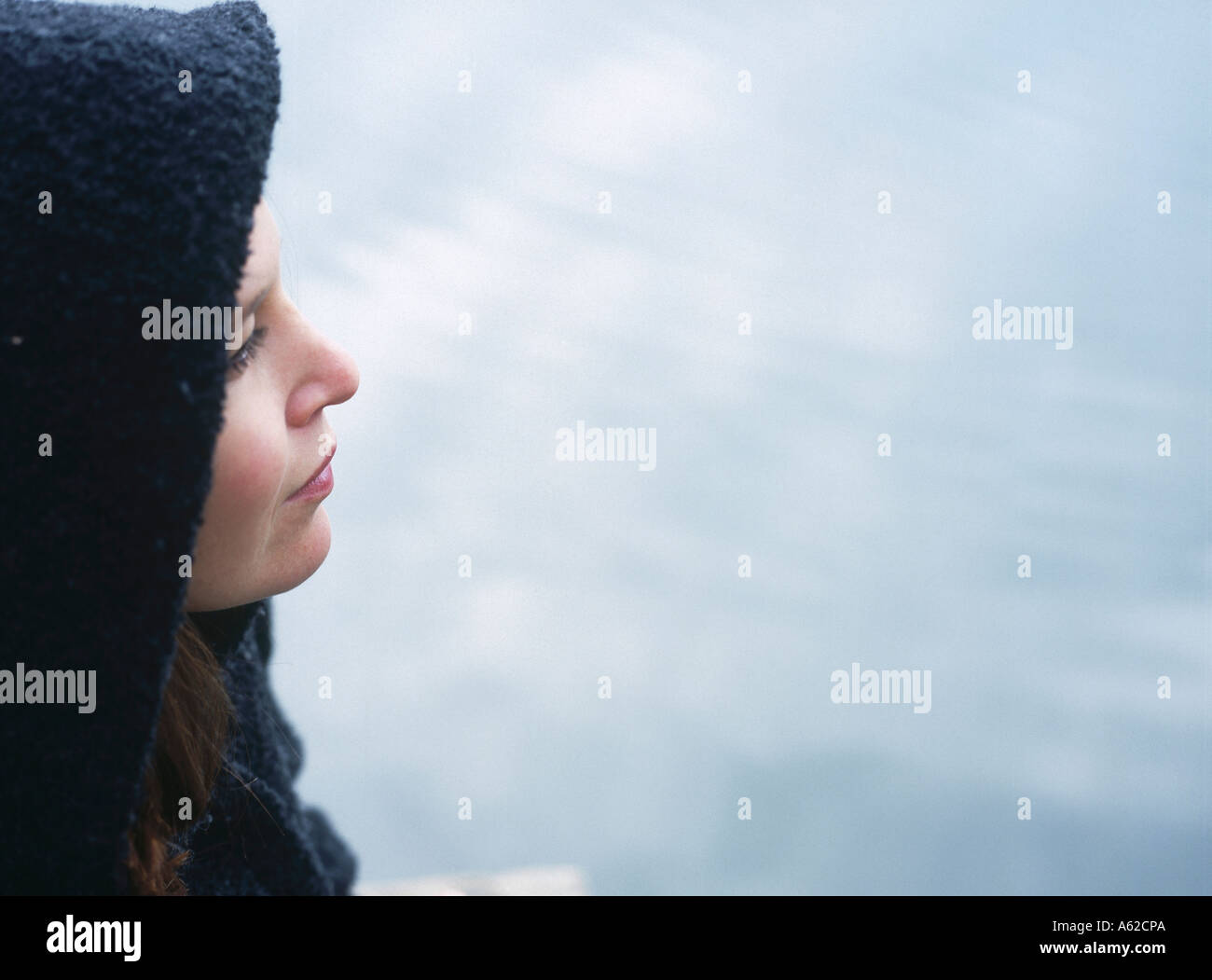 Face profile thinking woman hi-res stock photography and images - Alamy