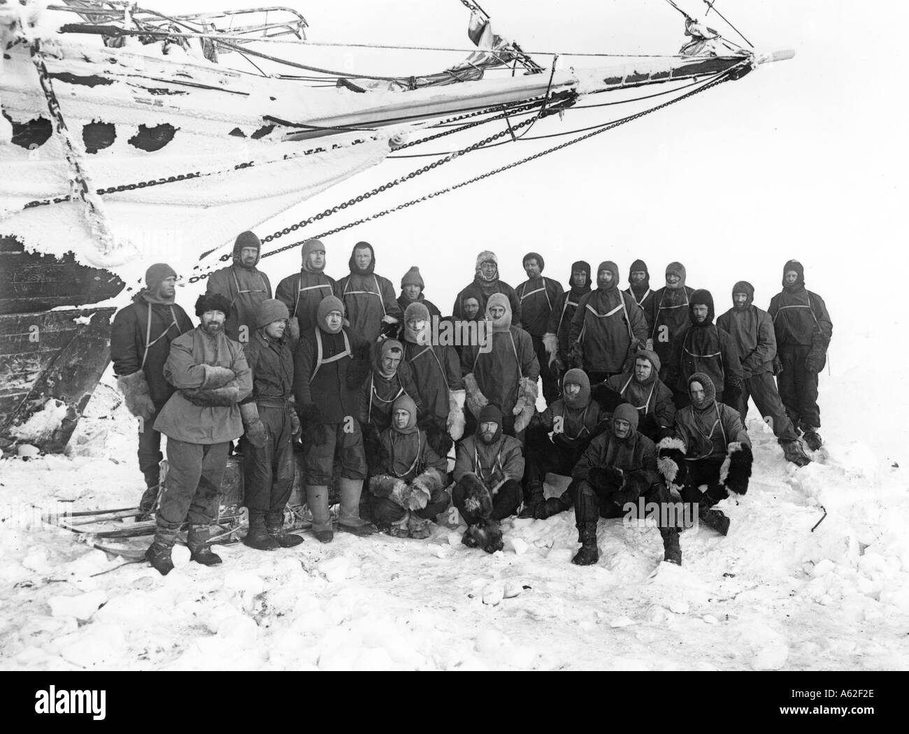 The crew of the Endurance on the ice Imperial Trans Antarctic Expedition Stock Photo