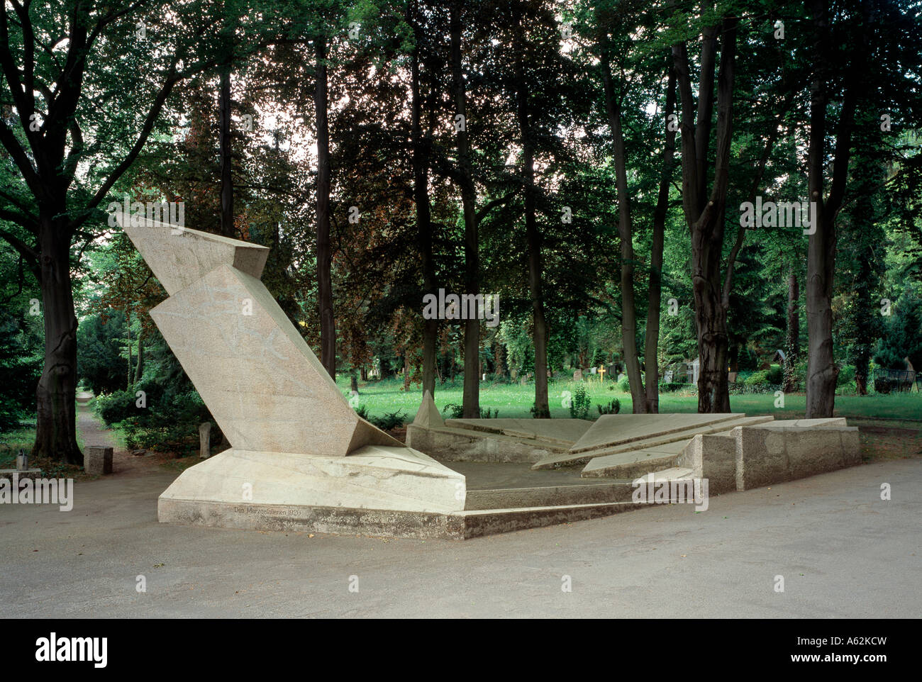 Weimar, Hauptfriedhof, Denkmal f��r die M?rzgefallenen von Walter Gropius 1922 errichtet Stock Photo