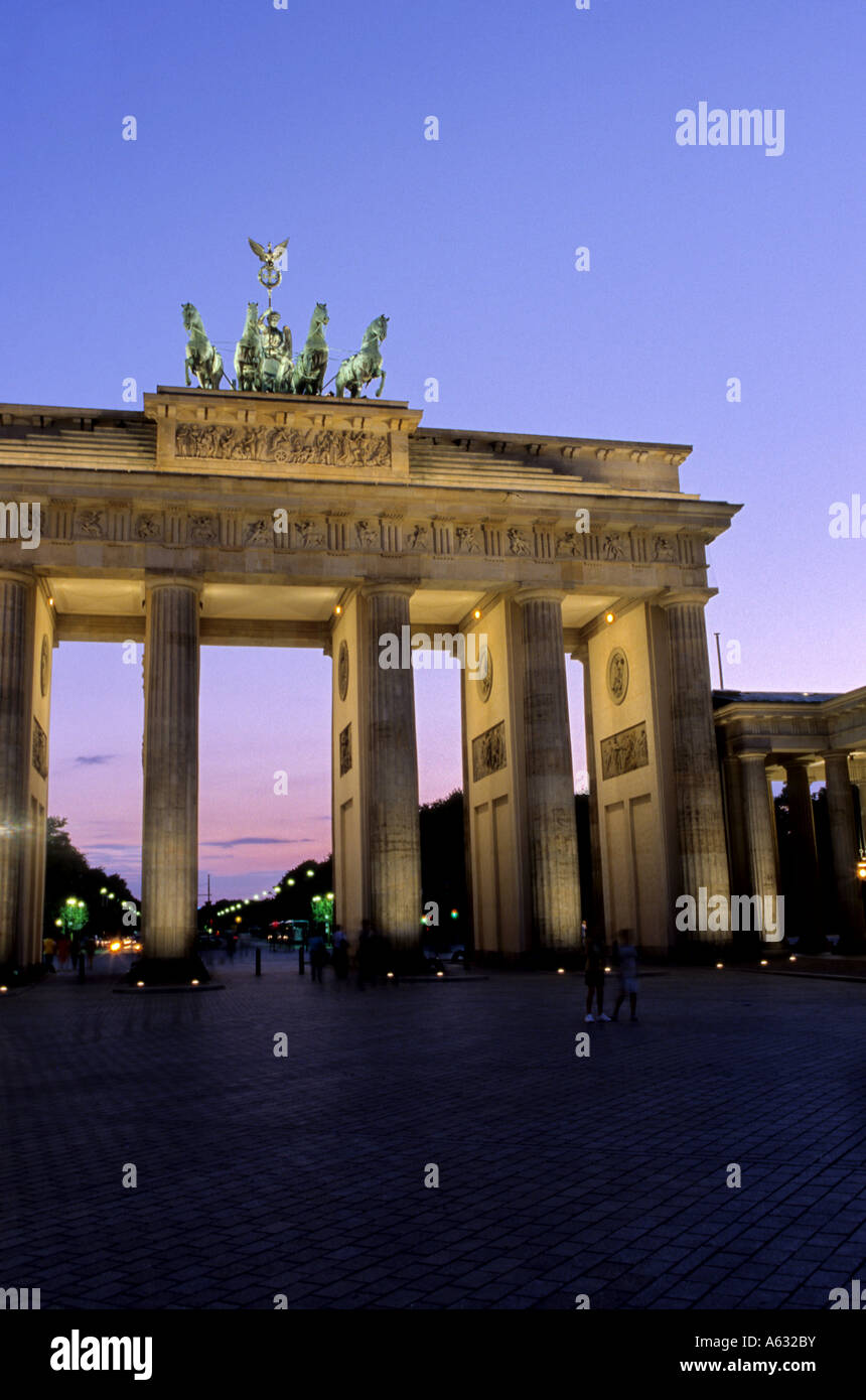 Triumphal arch of the 18th century Brandenburg Gate w statue of the Goddess  Nike on Pariser Platz Berlin Germany Stock Photo - Alamy