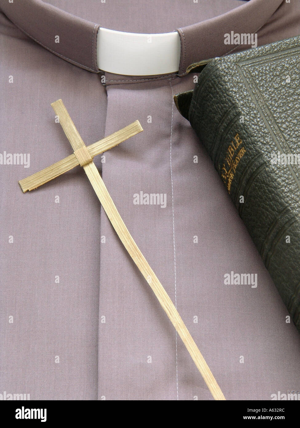 Vicar collar and cross hires stock photography and images Alamy