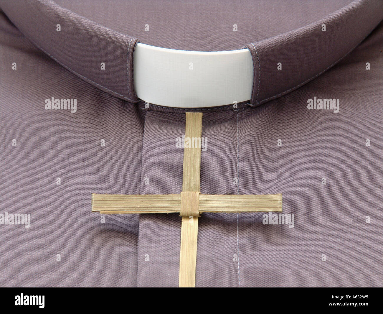 Vicar collar and cross hires stock photography and images Alamy