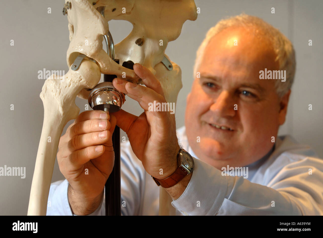 Titanium hip hires stock photography and images Alamy