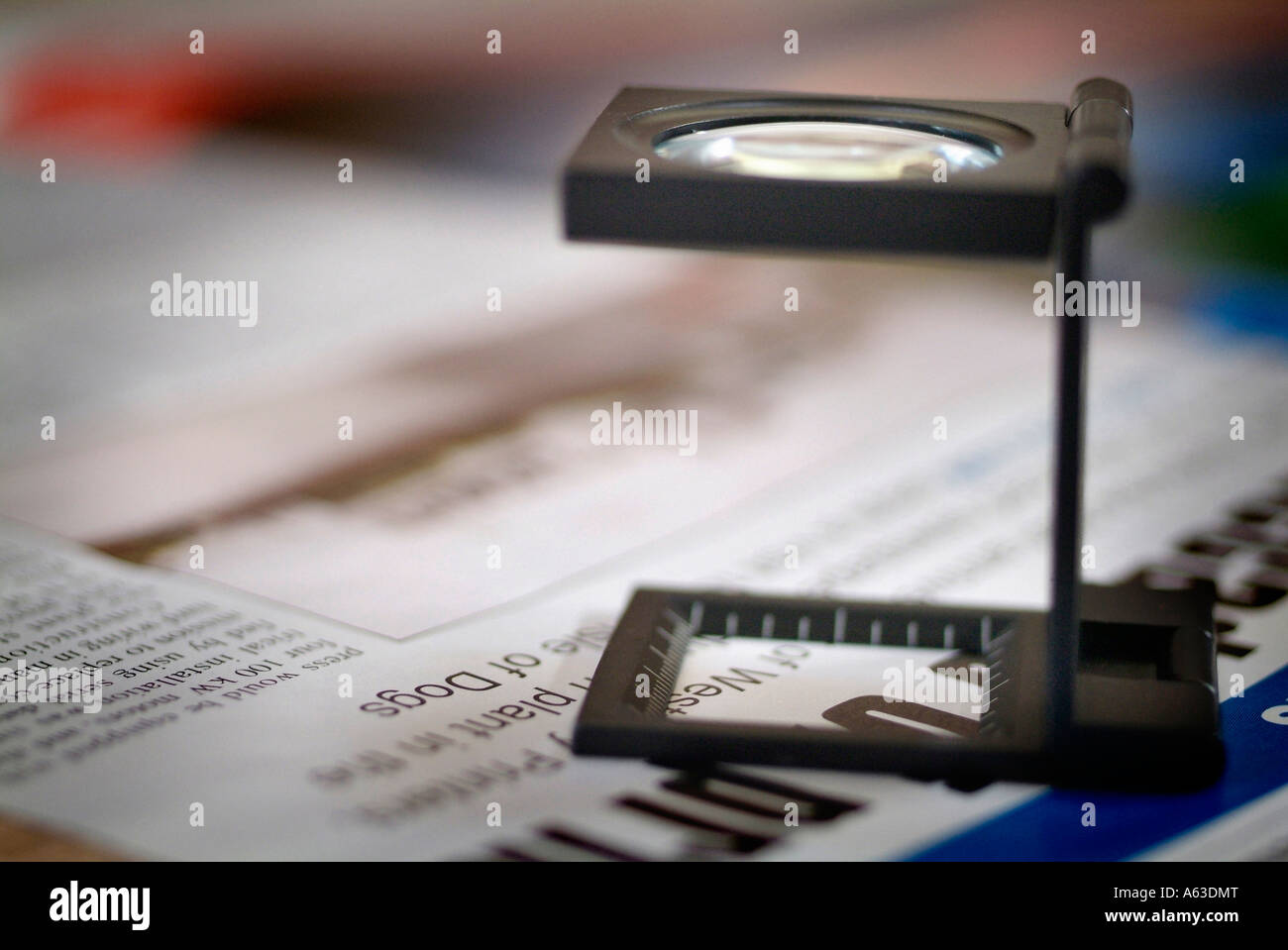 Linen tester magnifying glass hires stock photography and images Alamy