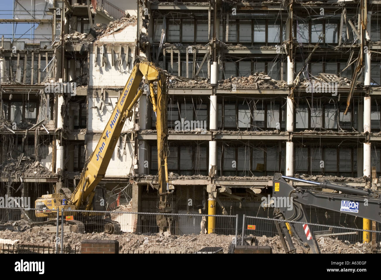 Demolish office block hi-res stock photography and images - Alamy