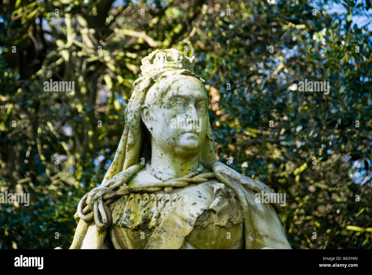 A Statue of Queen Victoria Stock Photo Alamy