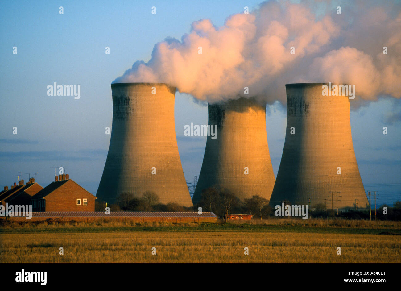 Cooling towers at Didcot winter dusk Stock Photo Alamy