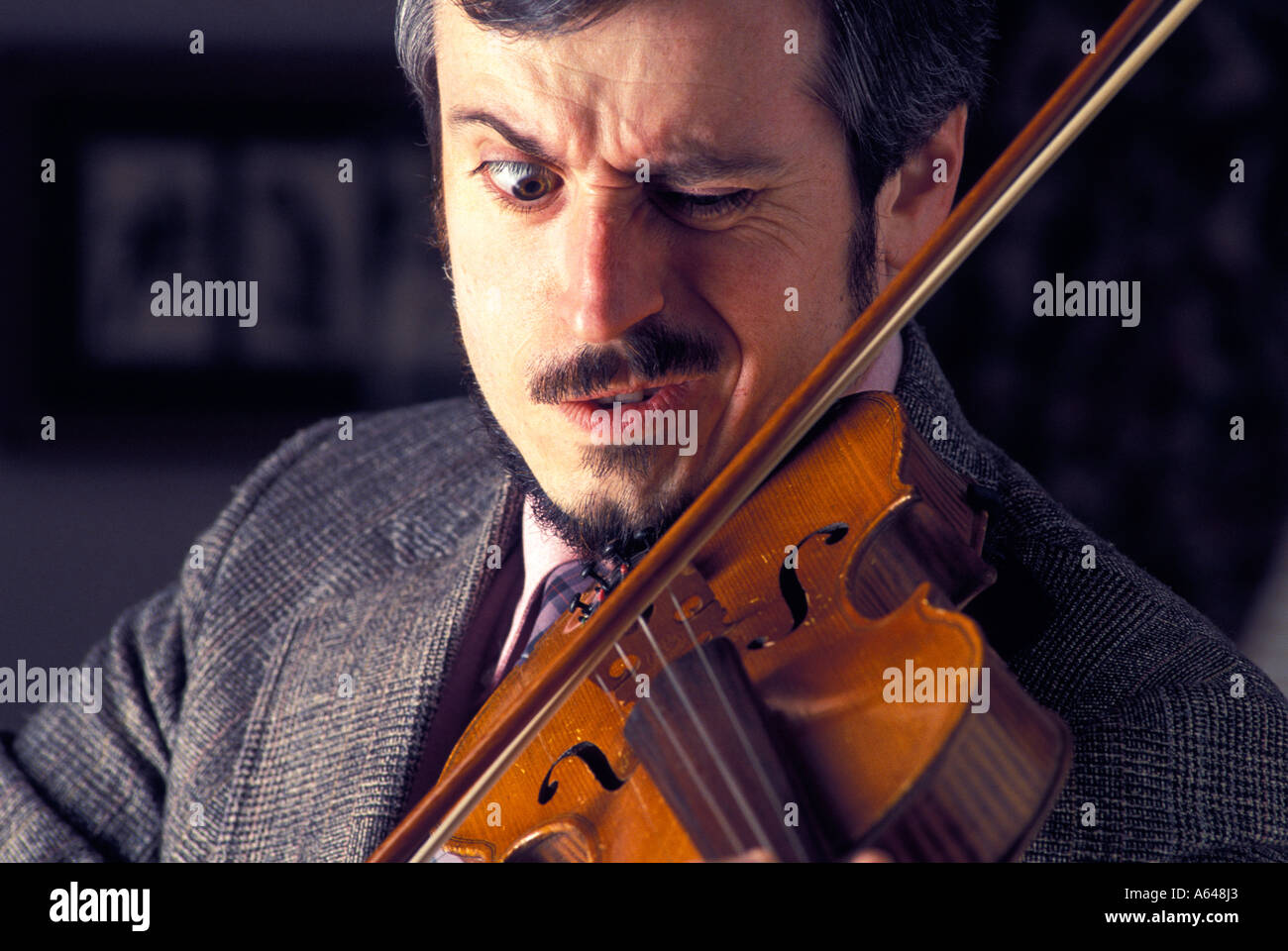 Viola player hi-res stock photography and images - Alamy