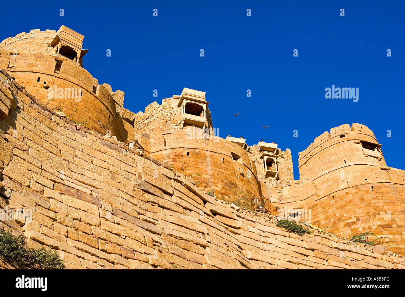 Battlements of the walled city of Jaiselmeer at dusk Rajasthan India Stock Photo
