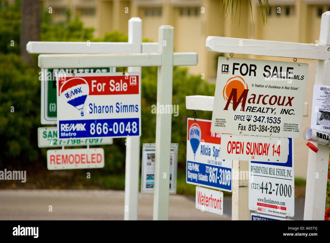 For sale signs in front of homes Stock Photo Alamy