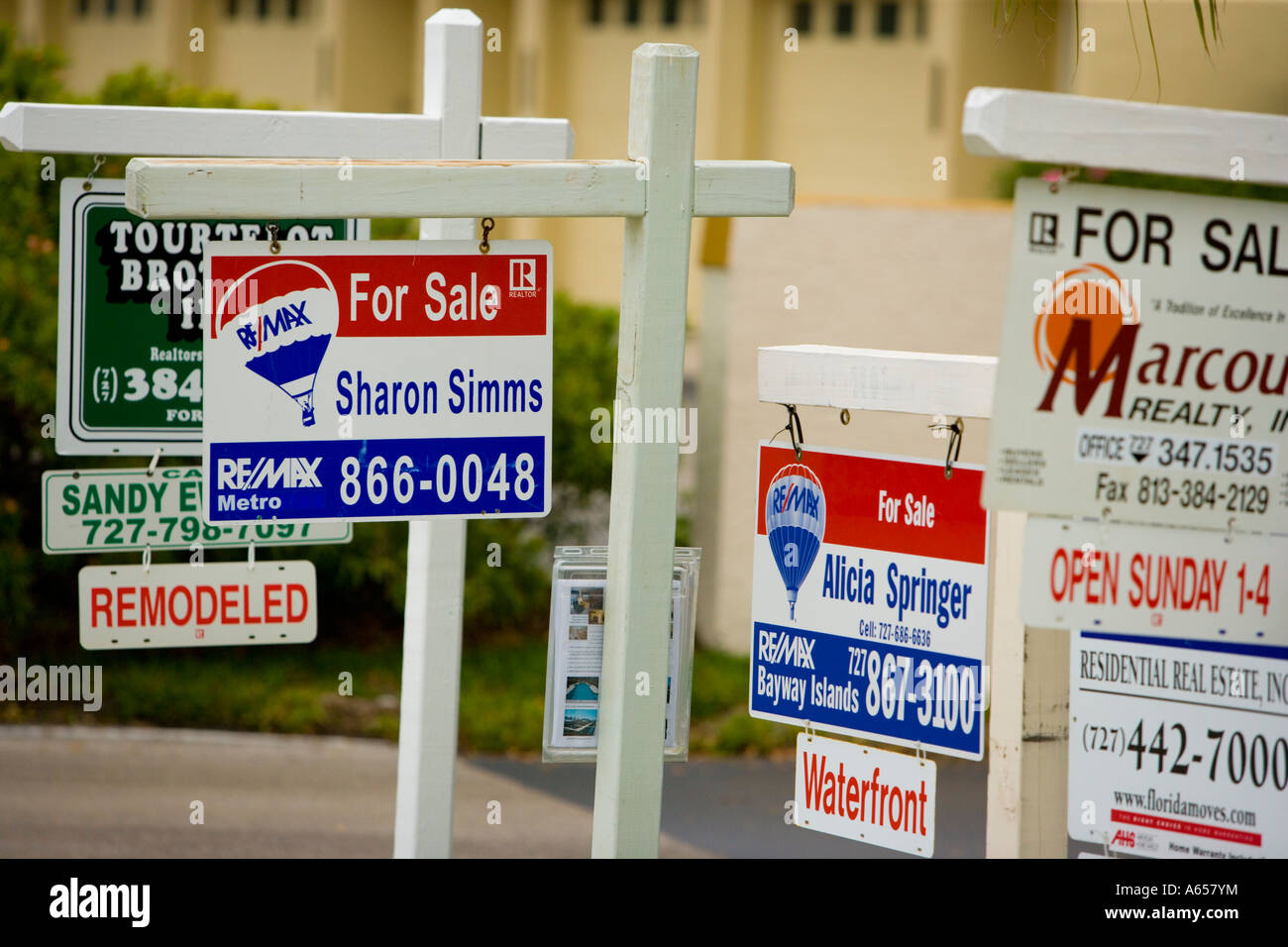 For sale signs in front of homes Stock Photo Alamy