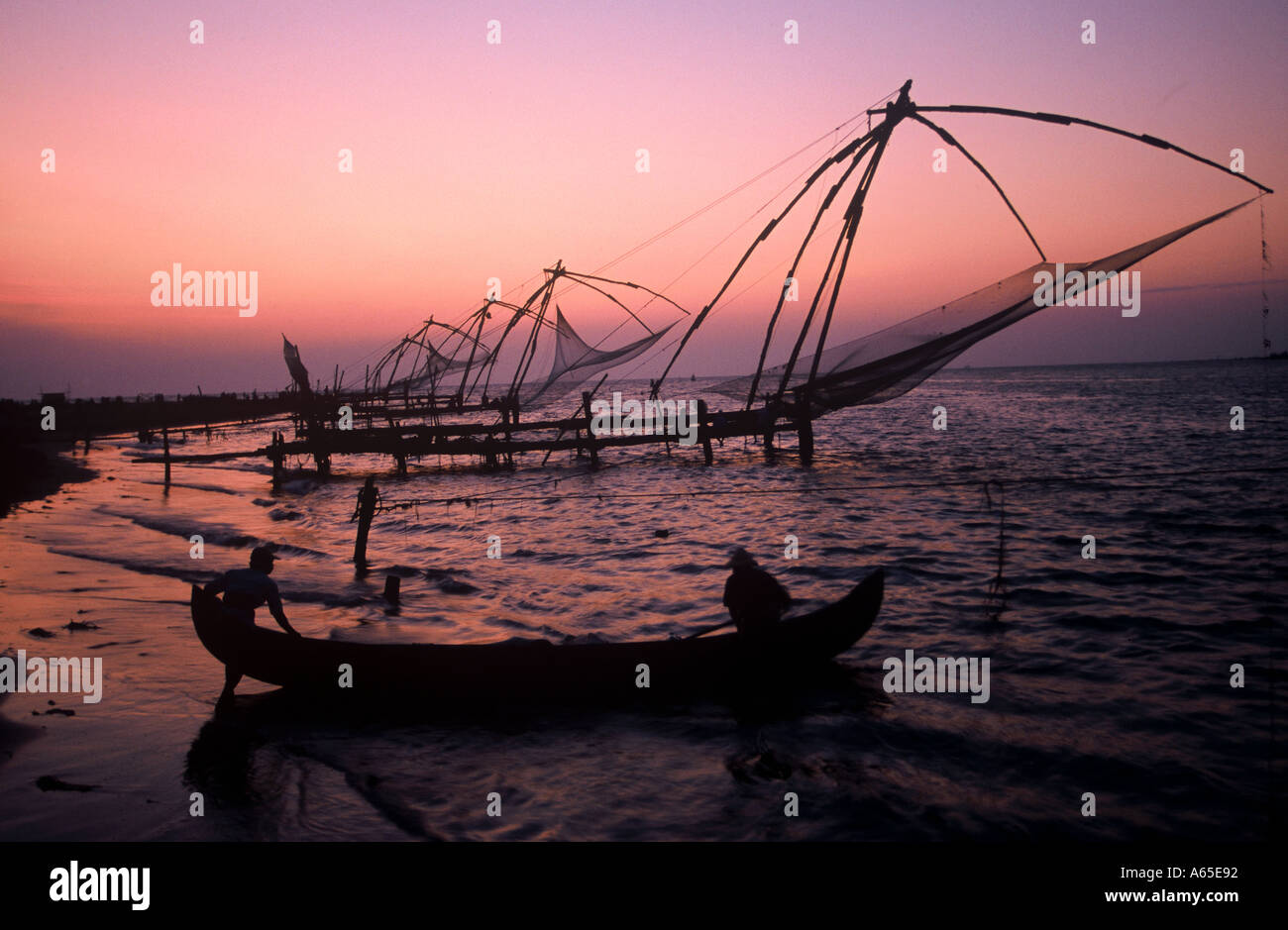 Chinese fisherman boat hi-res stock photography and images - Alamy