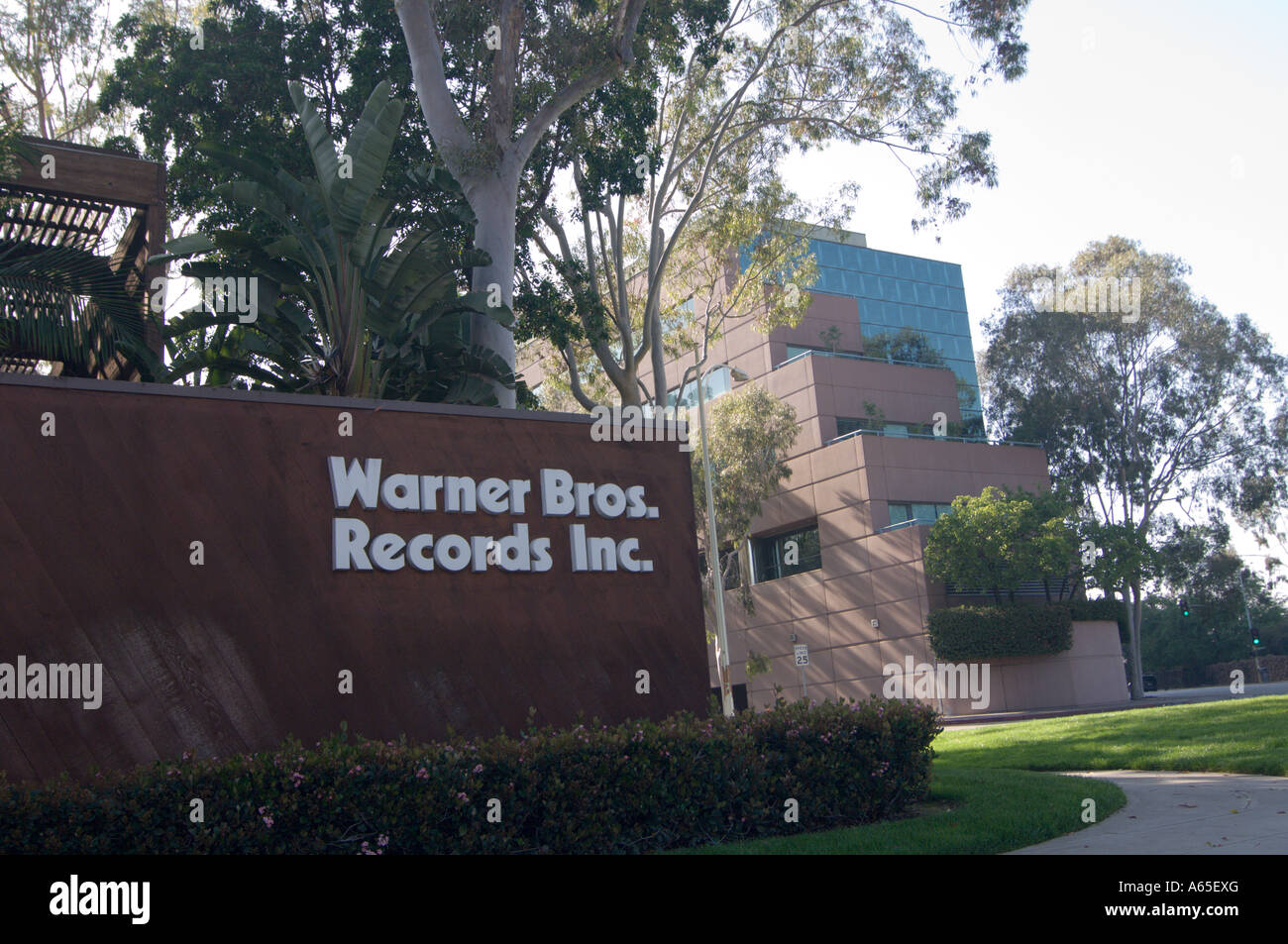 Studio and offices of Warner Bros. Records in Burbank Stock Photo Alamy