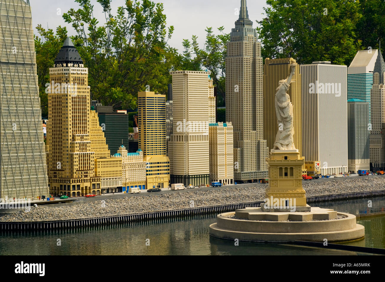 Fichier:Legoland New York Lego City Statue Of Liberty.jpg — Wikipédia