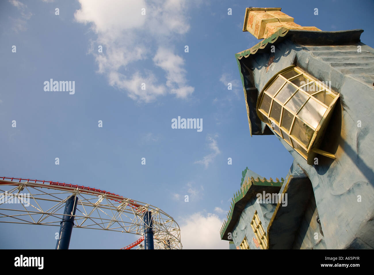 Crazy house Blackpool Pleasure Beach gears and wheels, supports and frames  Stock Photo - Alamy, image size:1300x956