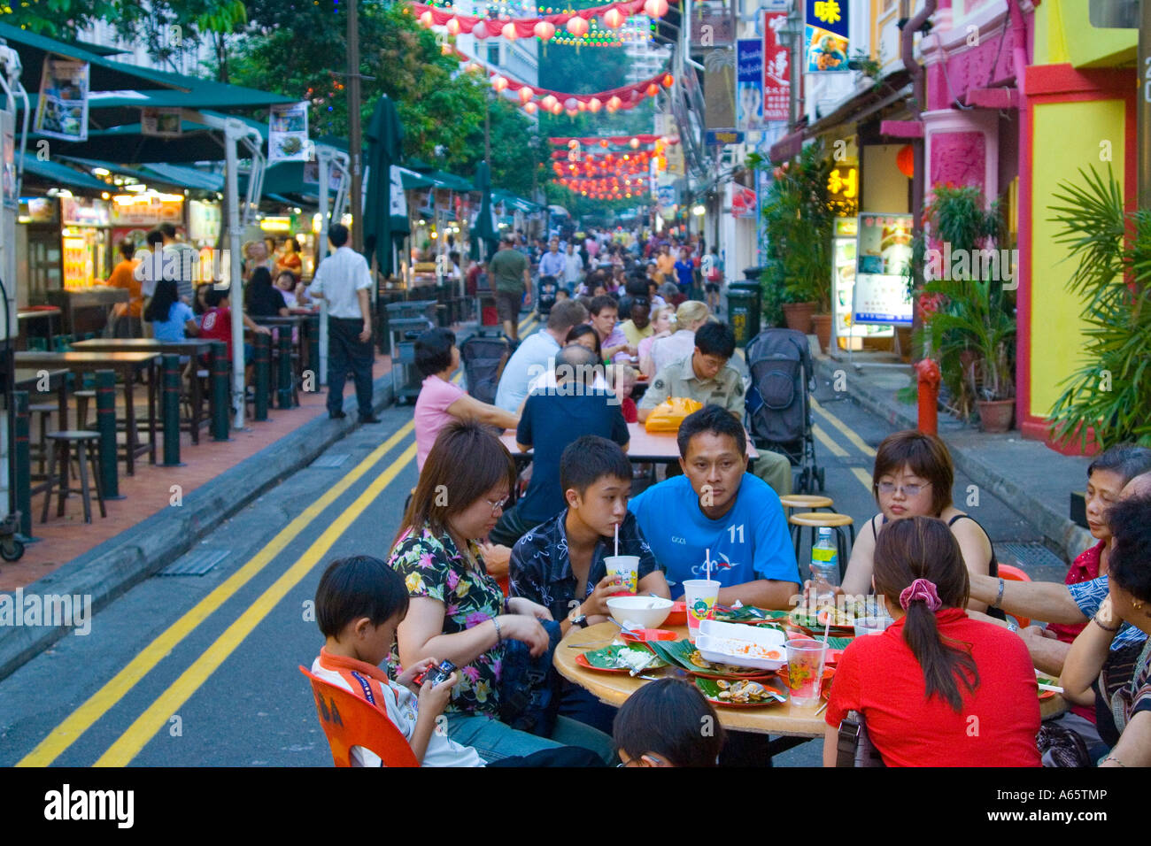 Outdoor Restaurants in Chinatown Night Market Singapore Stock Photo Alamy