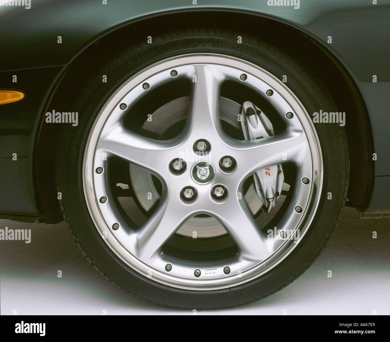 2002 Jaguar XKR alloy wheel Stock Photo