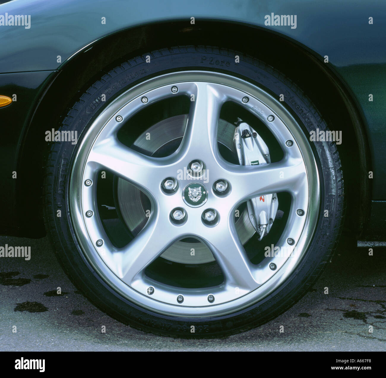 2002 Jaguar XKR convertible alloy wheel Stock Photo