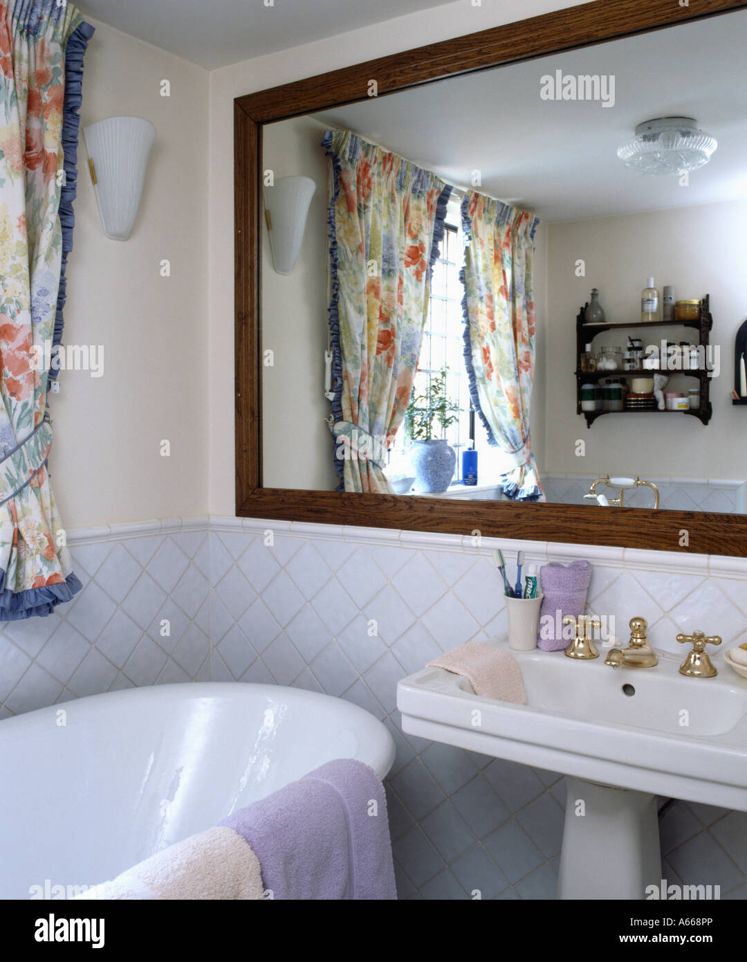 Large mirror above basin in small bathroom Stock Photo - Alamy
