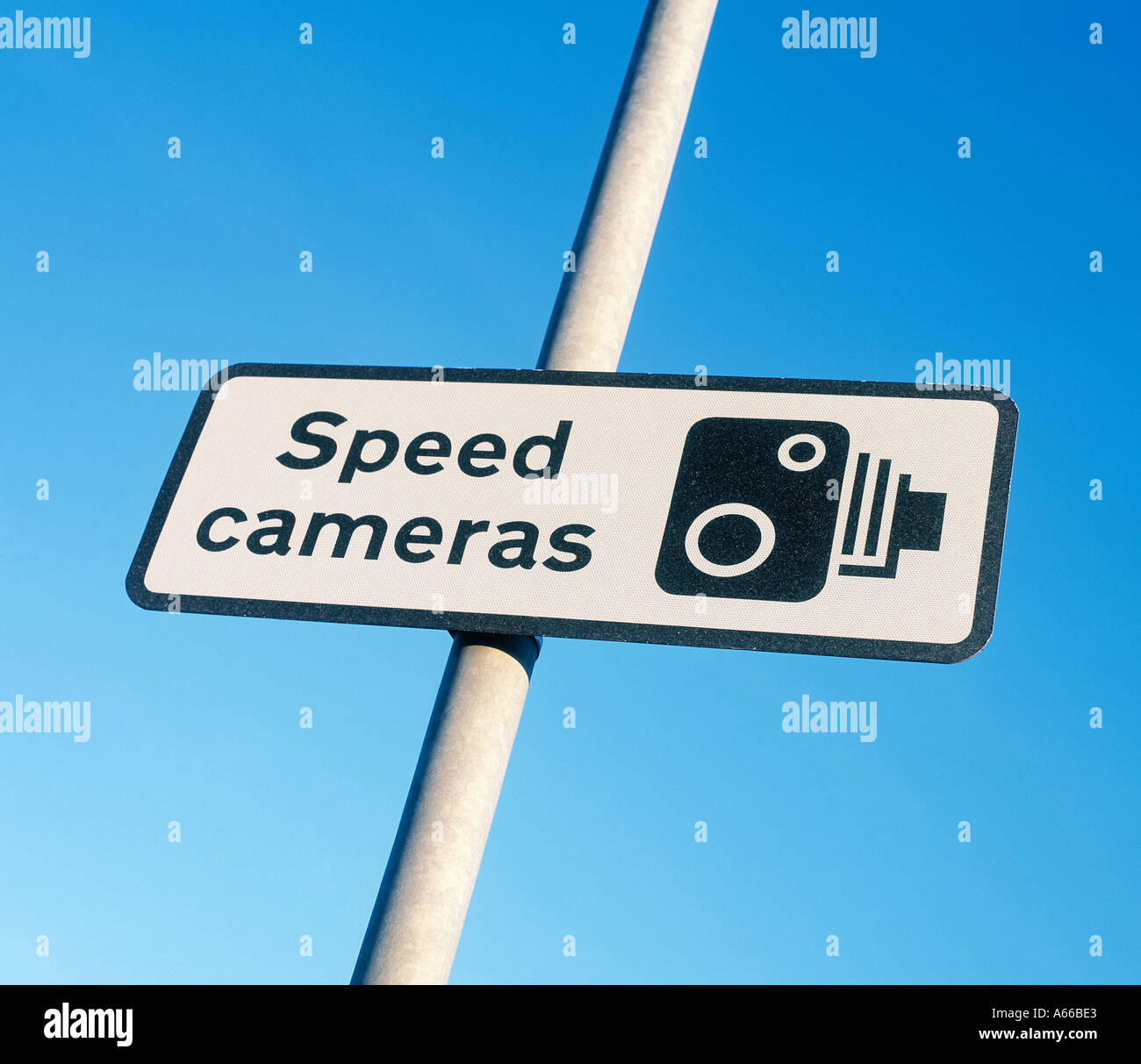 Speed camera warning sign hires stock photography and images Alamy
