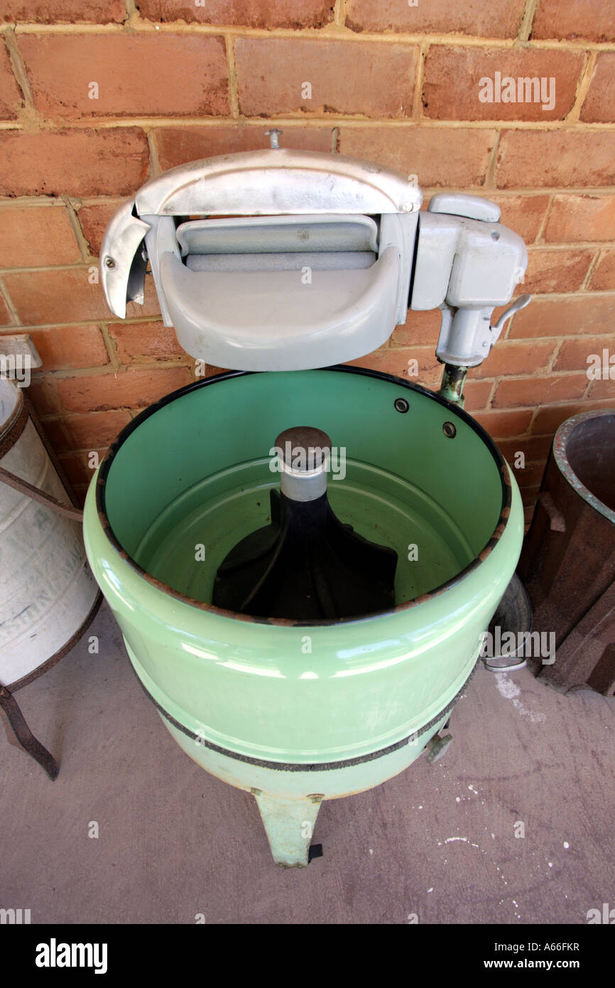 EARLY DOMESTIC WASHING MACHINE WITH WRINGER VERTICAL BDB10382 Stock Photo