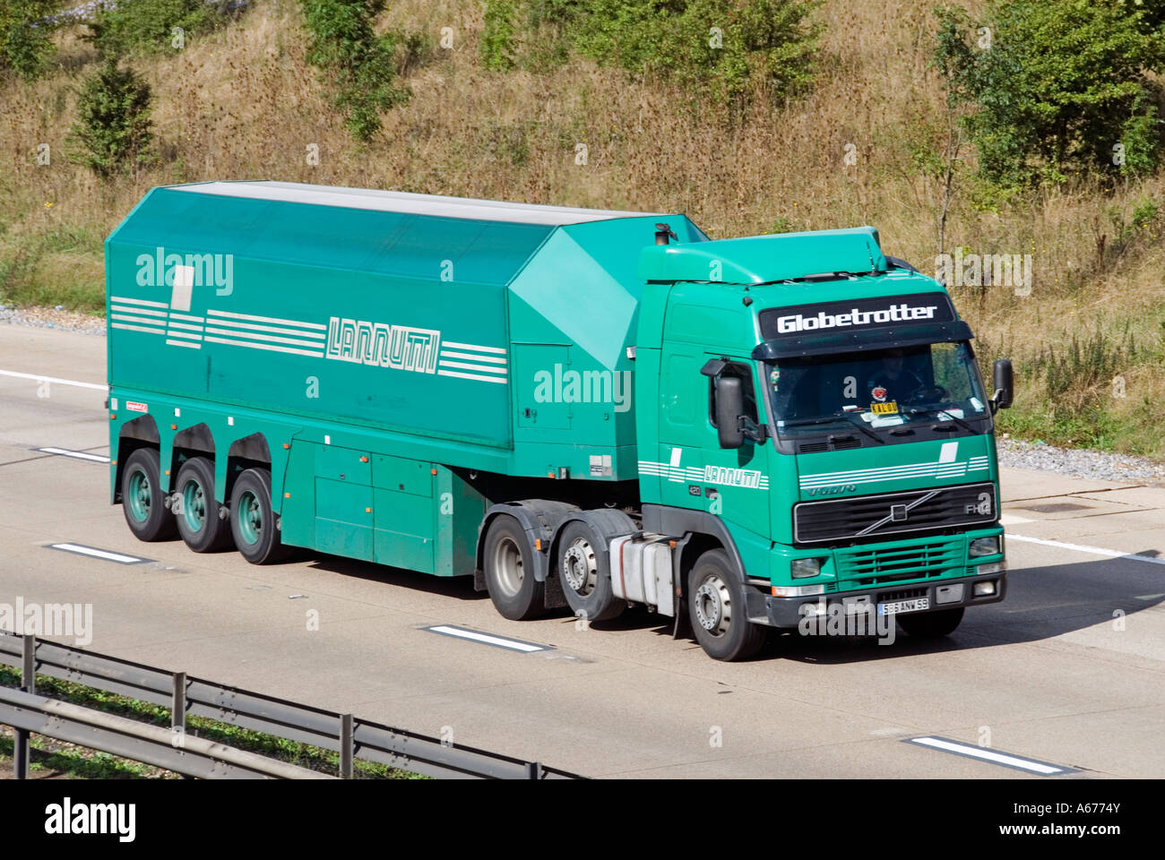 M25 motorway Volvo Lannutti articulated trailer & lorry from Italy