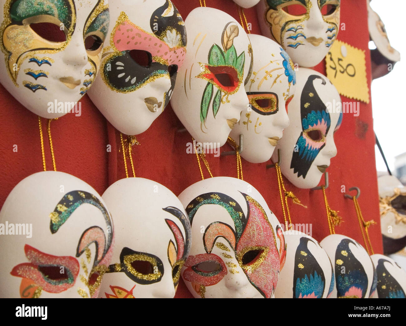 Porcelain masks hi-res stock photography and images - Alamy