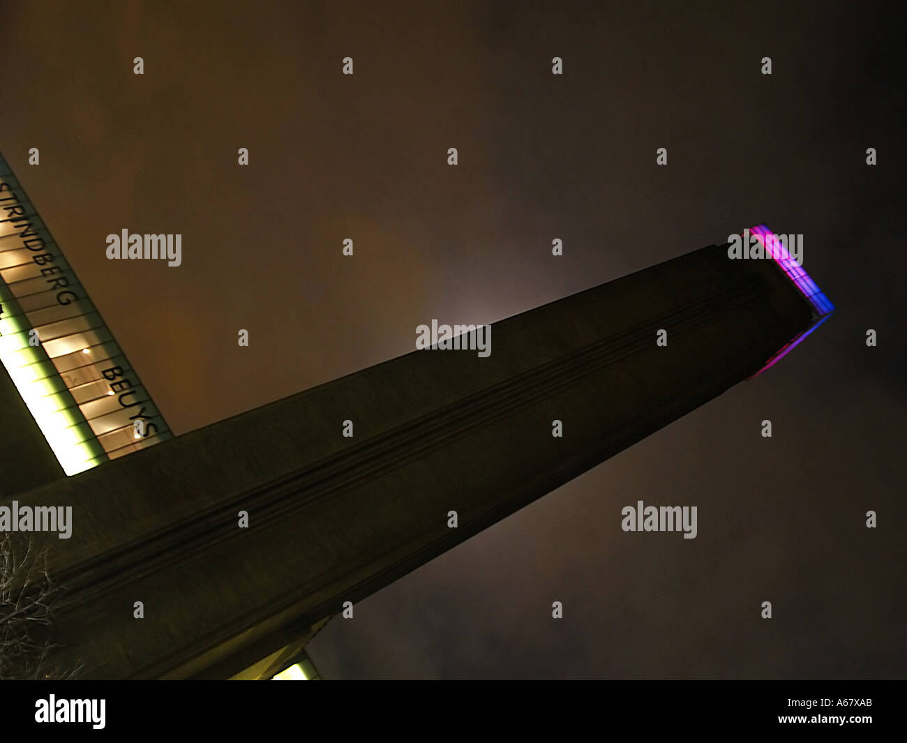 tate modern museum smoke stack at night Stock Photo - Alamy