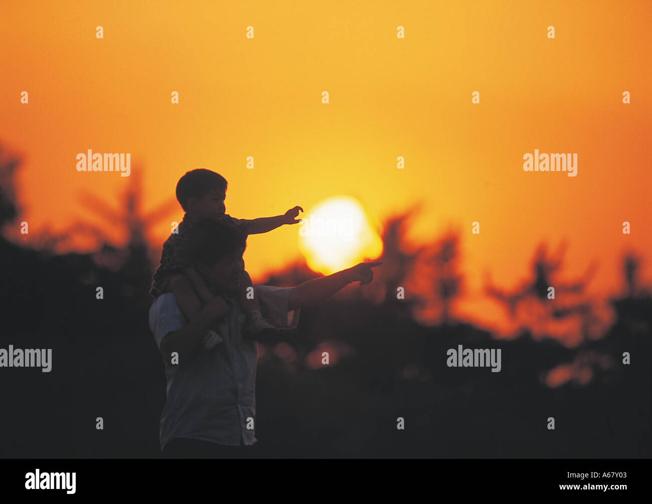 Shade pointing hi-res stock photography and images - Alamy