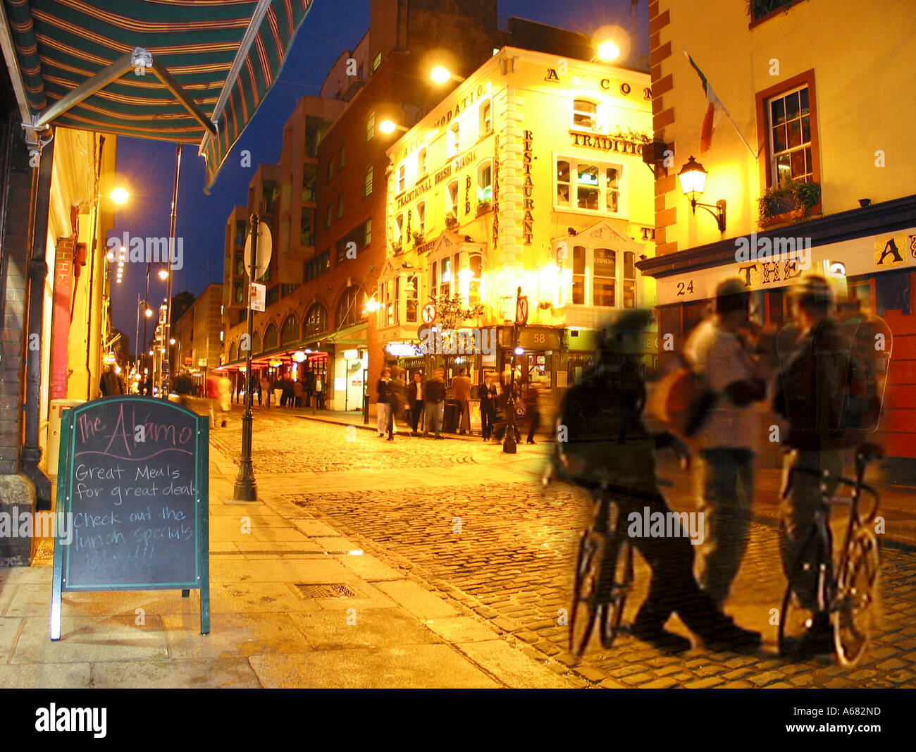 Drunk girls on street hires stock photography and images Alamy