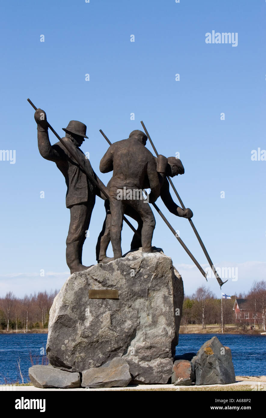 Statue honoring the men who worked with timber floating in River Ii