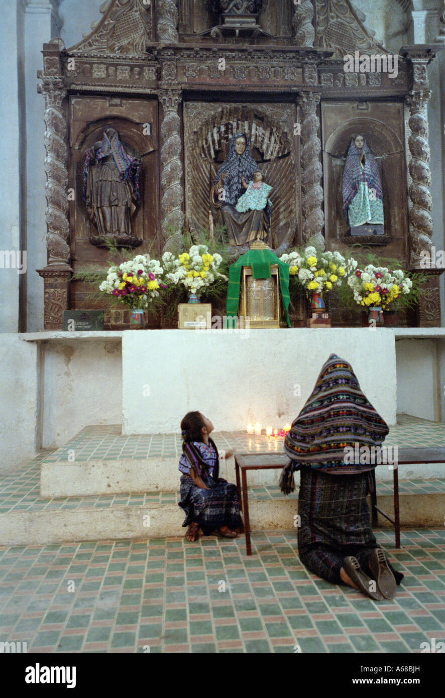 Indian child praying hi-res stock photography and images - Alamy
