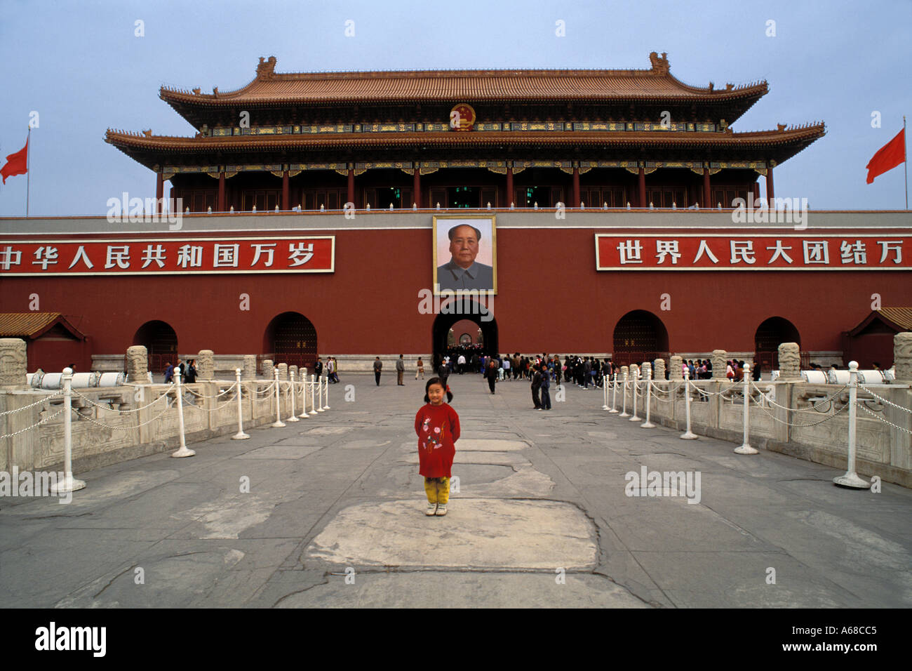China Beijing Girl At Tiananmen The Gate Of Heavenly Peace Stock Photo Alamy China Beijing Girl At Tiananmen The Gate Of Heavenly Peace Stock Photo Alamy