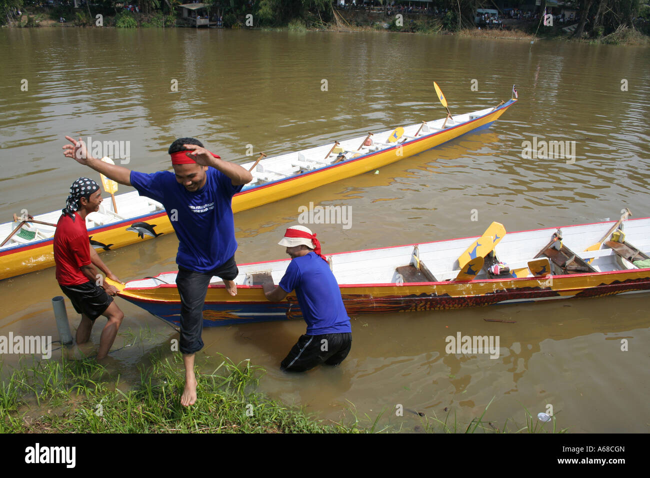 Jump Off Boat High Resolution Stock Photography and Images Alamy