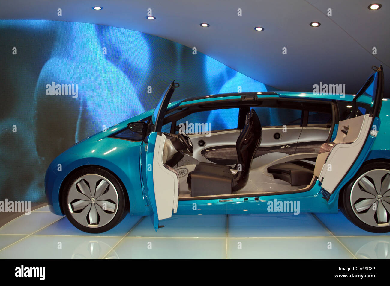 Hybrid synergy drive logo badge hi-res stock photography and images - Alamy