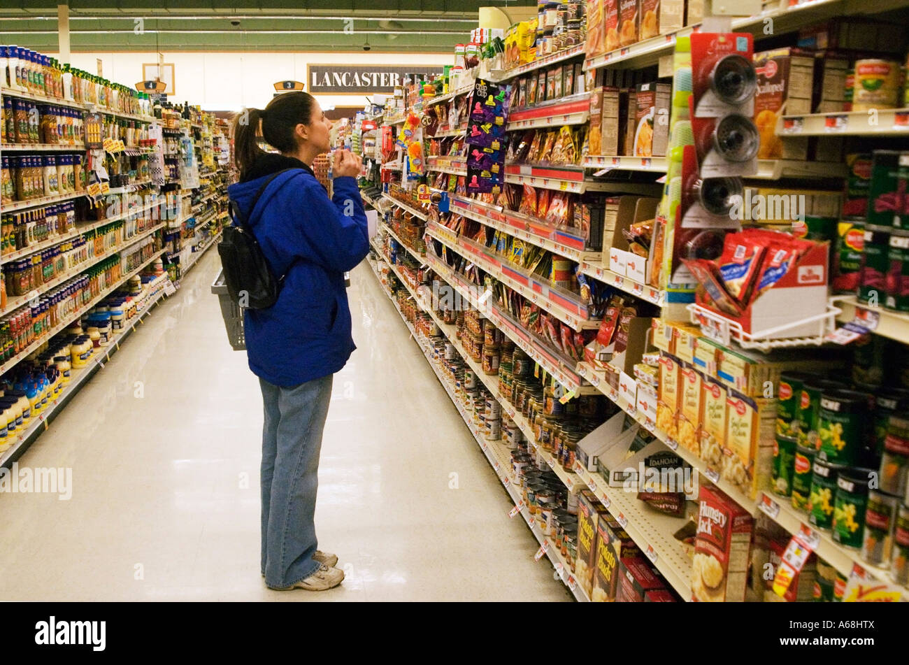 Woman shopping in a grocery store Stock Photo