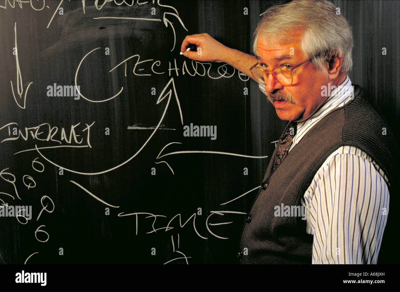 COLLEGE PROFESSOR TEACHING INFORMATION TECHNOLOGY Stock Photo