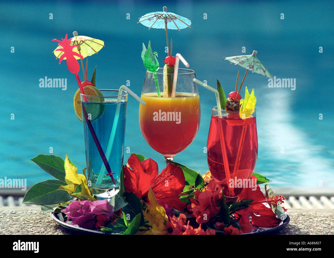 Cocktail Am Pool Cocktails by the pool hi-res stock photography and images - Alamy