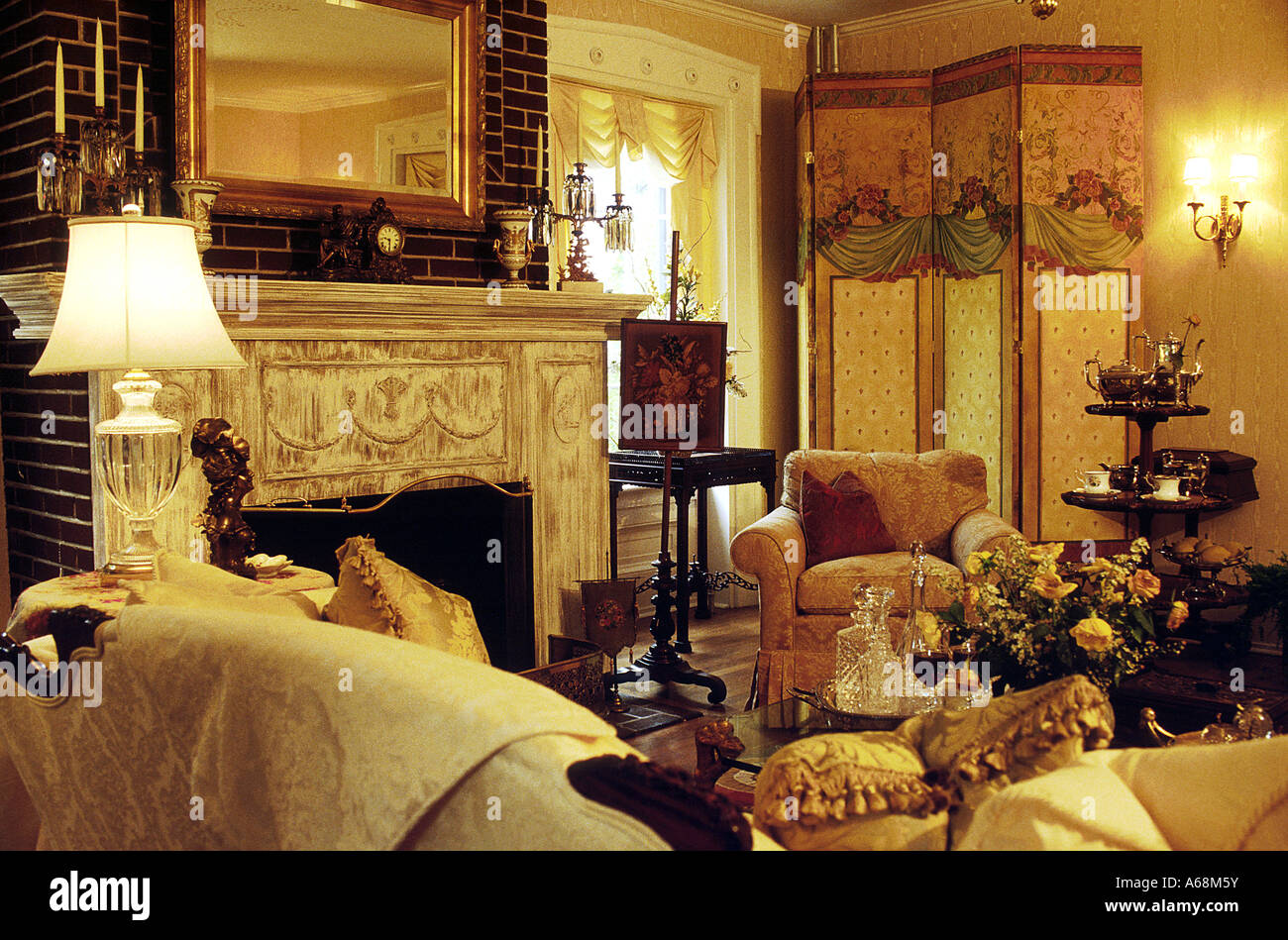 Curated visual reference: Picture Idea: Beautifully Appointed Living Room With Warm Lighting Stock Photo