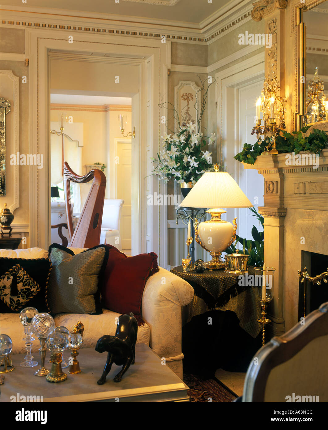 Photo inspiration: Picture Idea: Elegantly Appointed Living Room Stock Photo