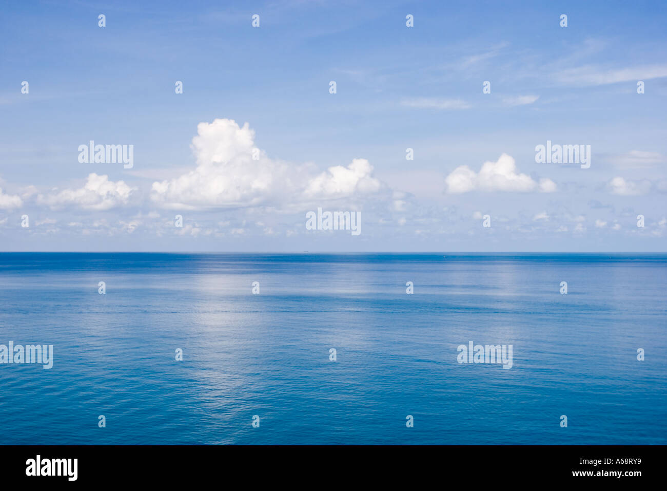 Empty sea horizon hi-res stock photography and images - Alamy