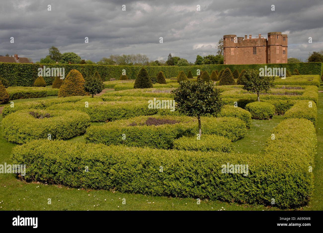 Tudor Garden Stock Photos & Tudor Garden Stock Images Alamy