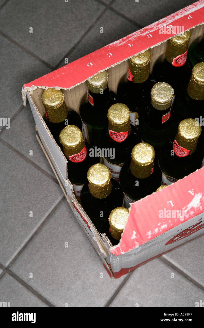 efficiënt overspringen officieel Beer lager alcohol case crate budweiser hi-res stock photography and images  - Alamy