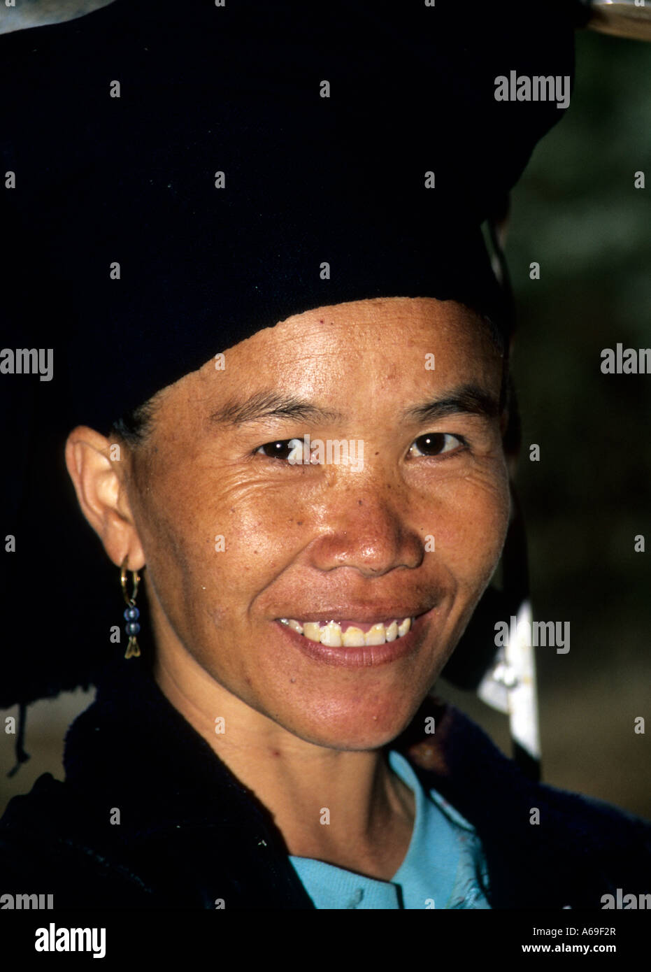Smiling black lady in a hat hi-res stock photography and images - Alamy