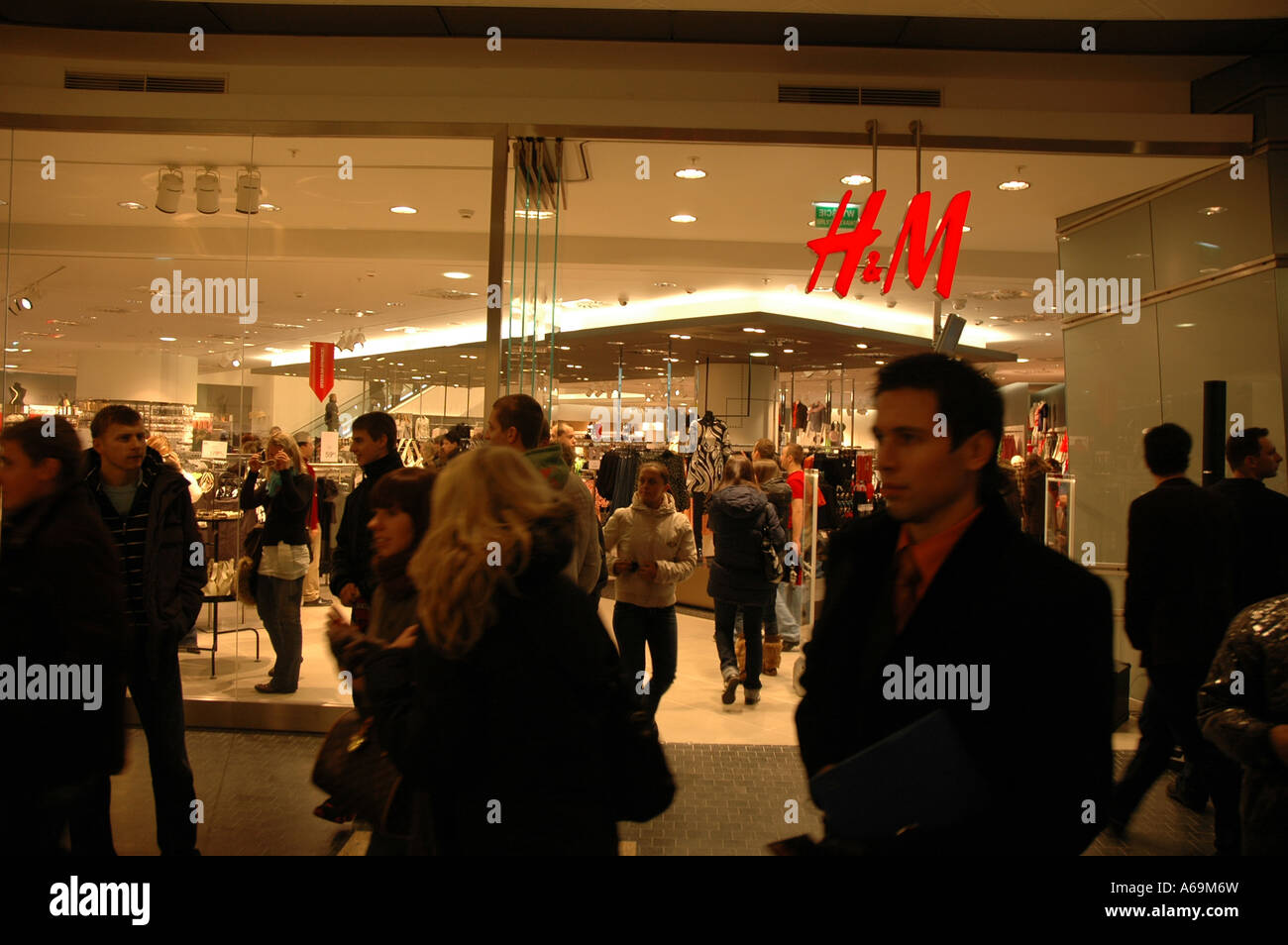 H&M store in Zlote Tarasy (Golden Terraces) shopping centre in Warsaw,  Poland Stock Photo - Alamy