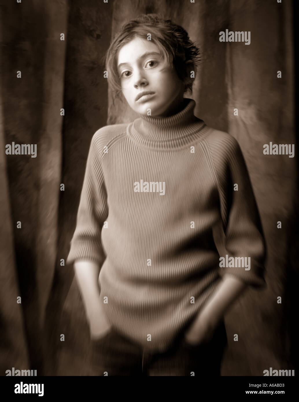 Pre teen girl portrait hi-res stock photography and images - Alamy